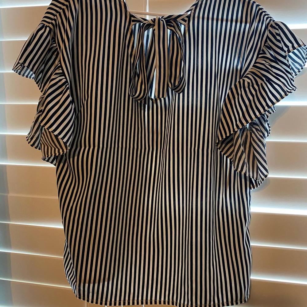 Flutter sleeve striped blouse - Picture 2 of 4